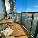 Vektor Premium With Rooftop Garden & Free Parking Lejlighed