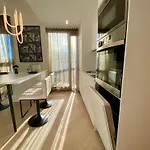 Vektor Premium With Rooftop Garden & Free Parking Appartement