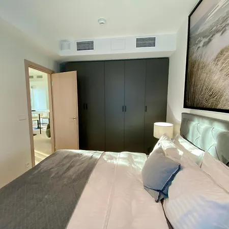 Vektor Premium With Rooftop Garden & Free Parking Appartamento Reval