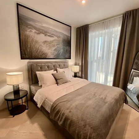 Vektor Premium With Rooftop Garden & Free Parking Appartamento Reval