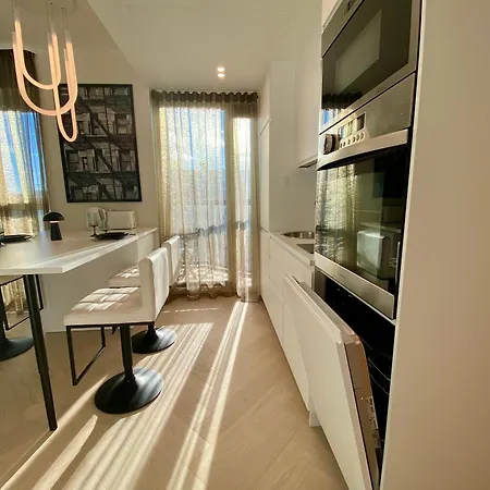 Vektor Premium With Rooftop Garden & Free Parking Appartamento