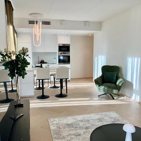 Vektor Premium With Rooftop Garden & Free Parking Reval