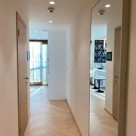 Vektor Premium With Rooftop Garden & Free Parking Apartment